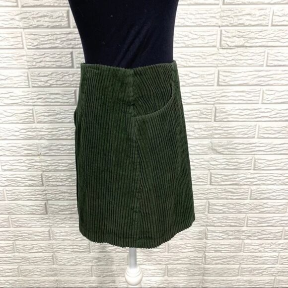 Stefano Basics Hunter Green Corduroy Mini Skirt Size 8 - Picture 4 of 6